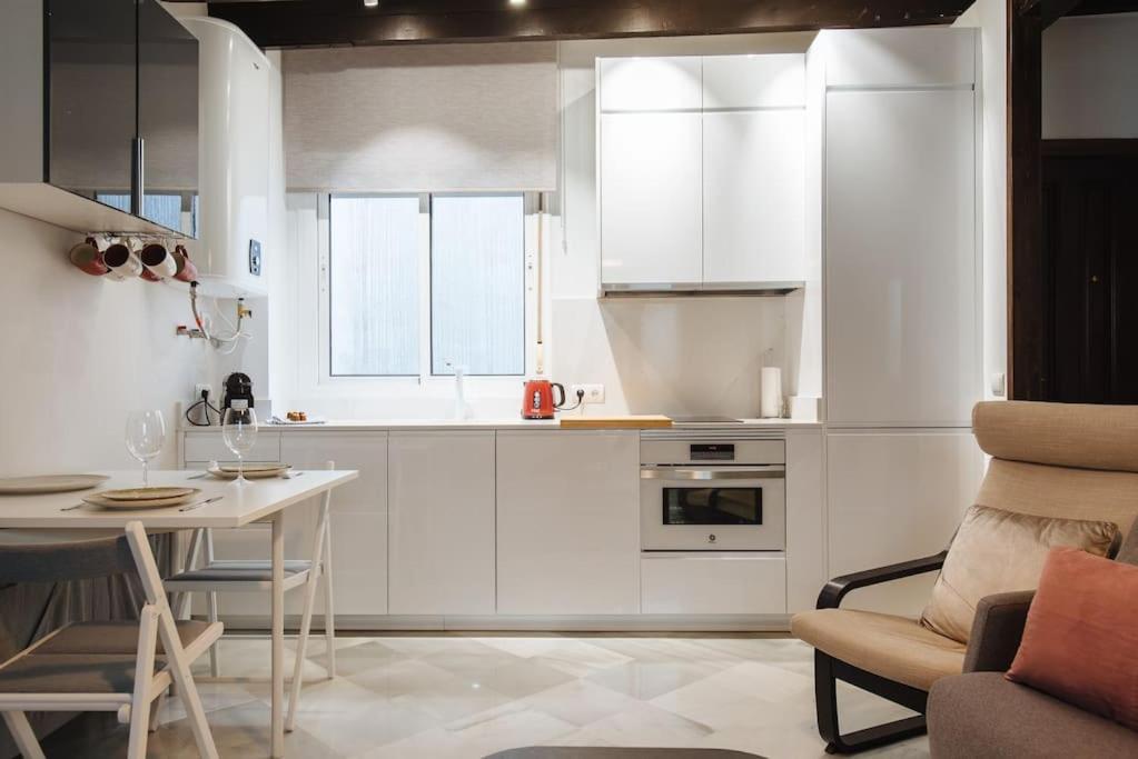 Ad2B Apartment, 300M From Cathedral With 2Br Siviglia Esterno foto