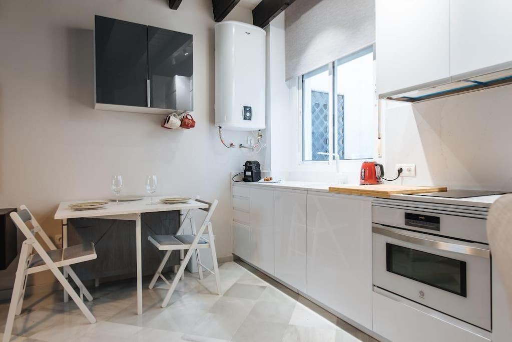 Ad2B Apartment, 300M From Cathedral With 2Br Siviglia Esterno foto